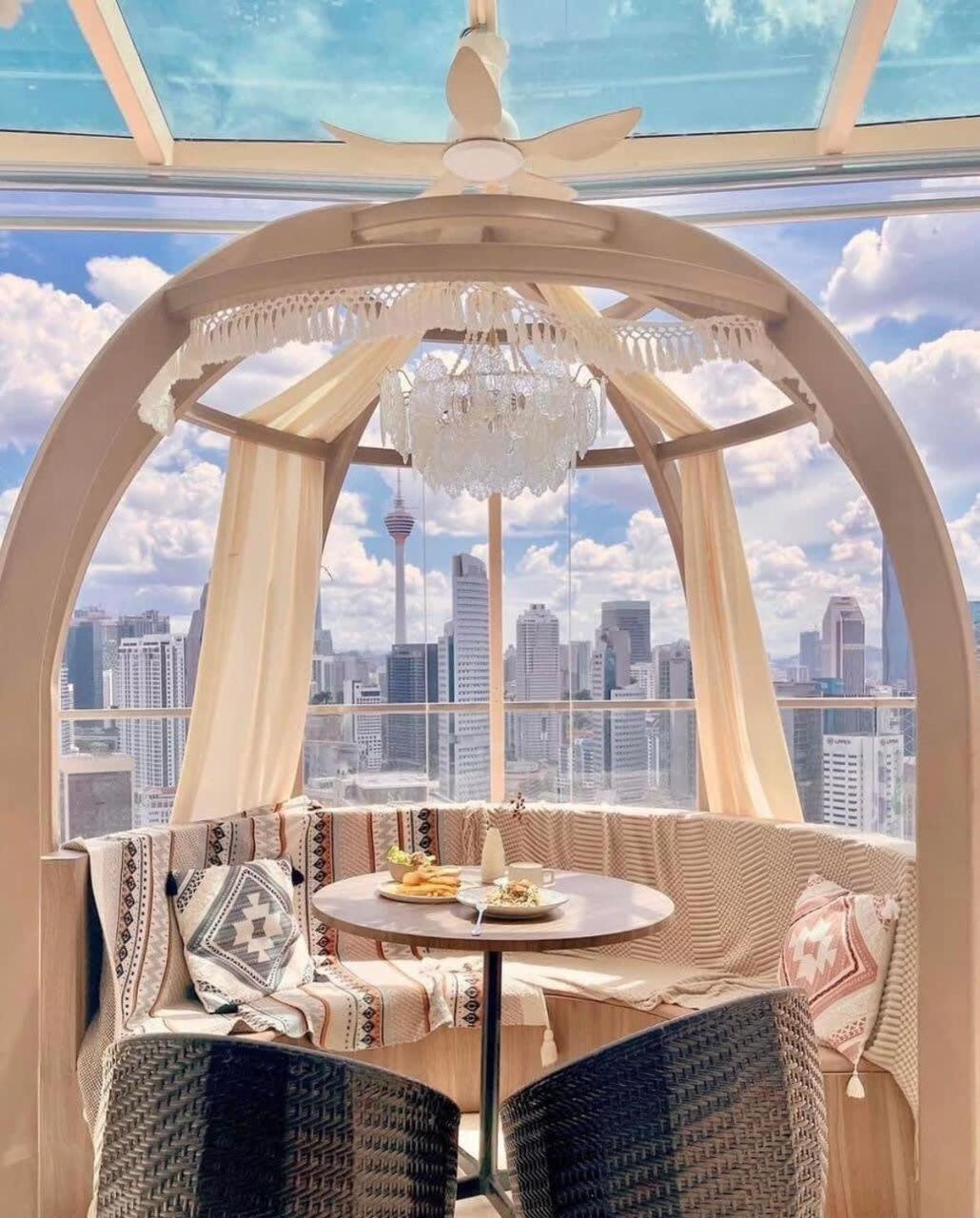 Sip Serenity Tea House With Klcc View Pangsapuri *